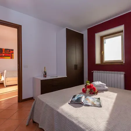 Fiumelatte Sleeps 4 Wifi T790813 Apartamento